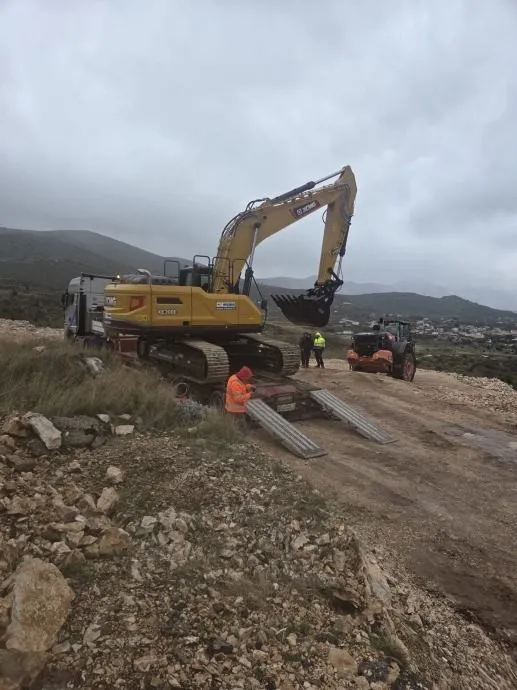 novi bager gusjeničar xcmg 32 t - slika 11