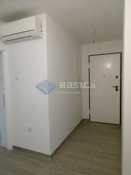 petrova -4soban, 130 m2, 1.kat, p.m. - slika 21