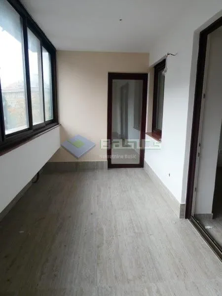 petrova -4soban, 130 m2, 1.kat, p.m. - slika 17