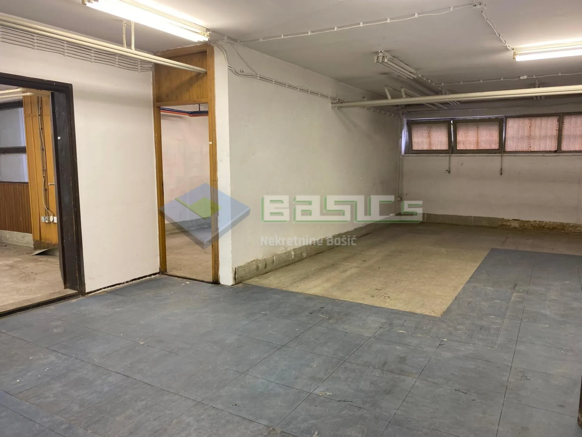FOLNEGOVIĆEVO NASEČKE-Sachsova, uredsko-skladišni prostor, 174,32 m2, 6 prostorija - Zagreb