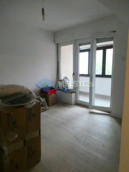 petrova -4soban, 130 m2, 1.kat, p.m. - slika 8