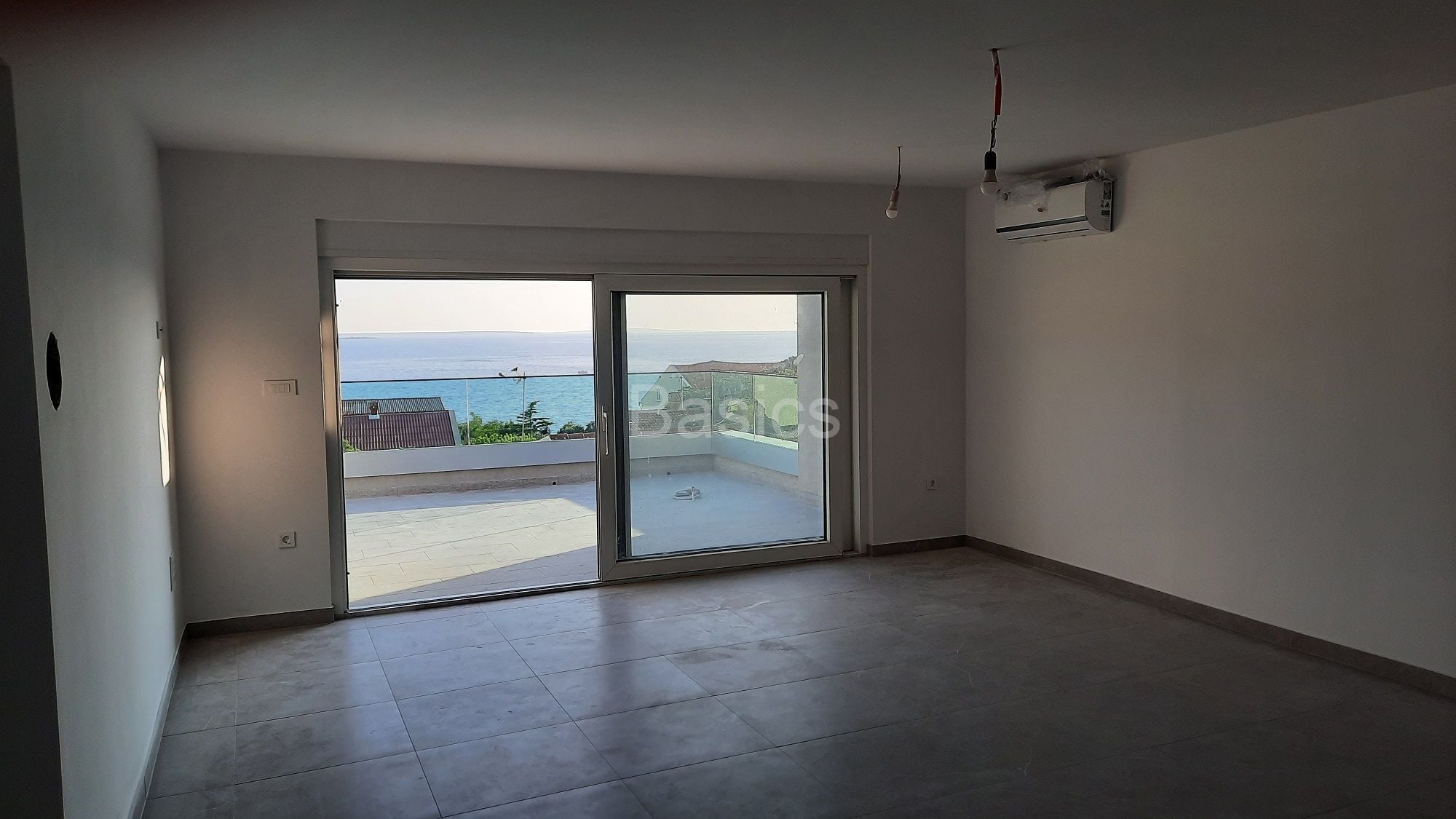 MANDRE-Četverosoban stan 134,59 m2 u potkrovlju + garaža - Mandre, Kolan