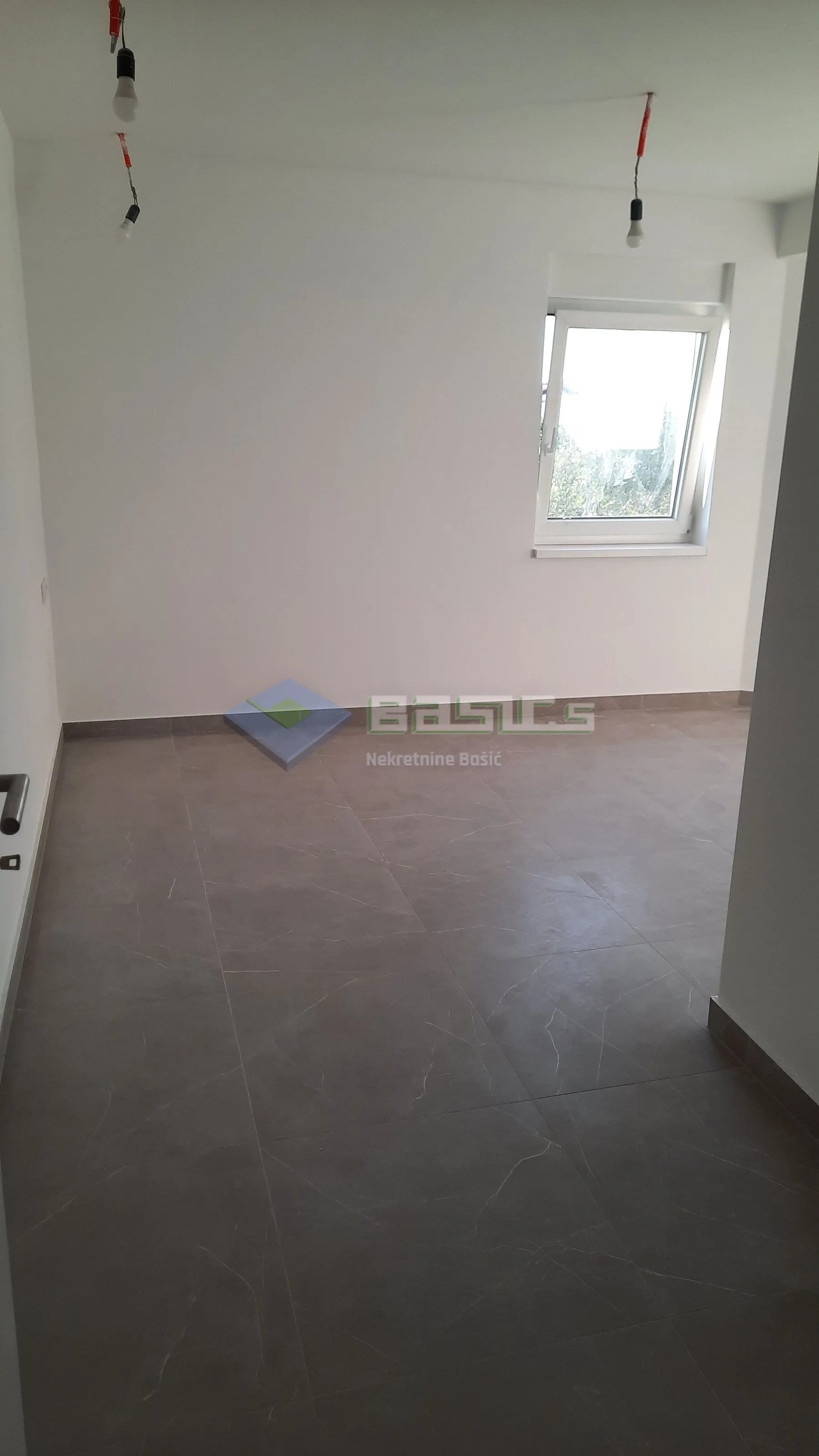 mandre-četverosoban stan 134,59 m2 u potkrovlju + garaža - slika 5