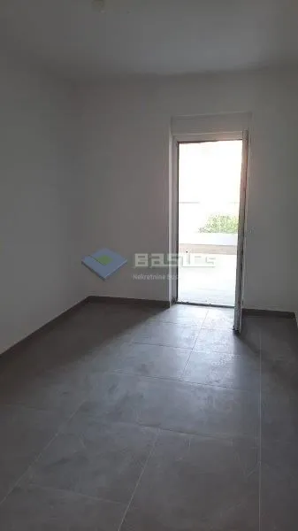 mandre-četverosoban stan 146,71 m2 na prvom katu + 2 pm - slika 6