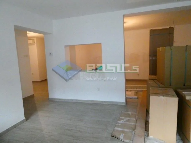 petrova -4soban, 130 m2, 1.kat, p.m. - slika 11