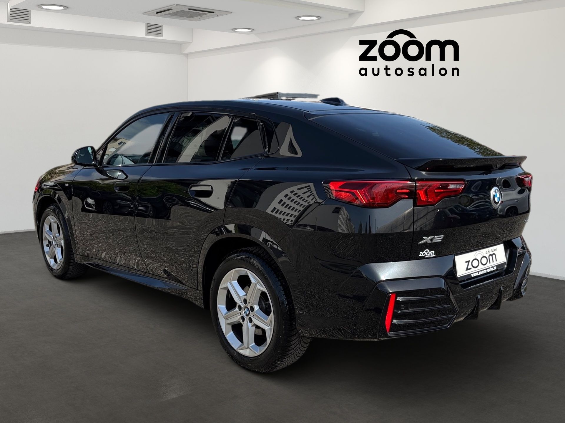 bmw x2 sdrive18d m sport - slika 3