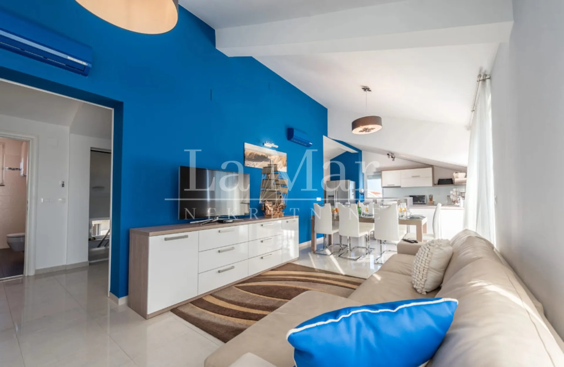 ekskluzivno! novalja- prvi red do mora- penthouse u vili - slika 14