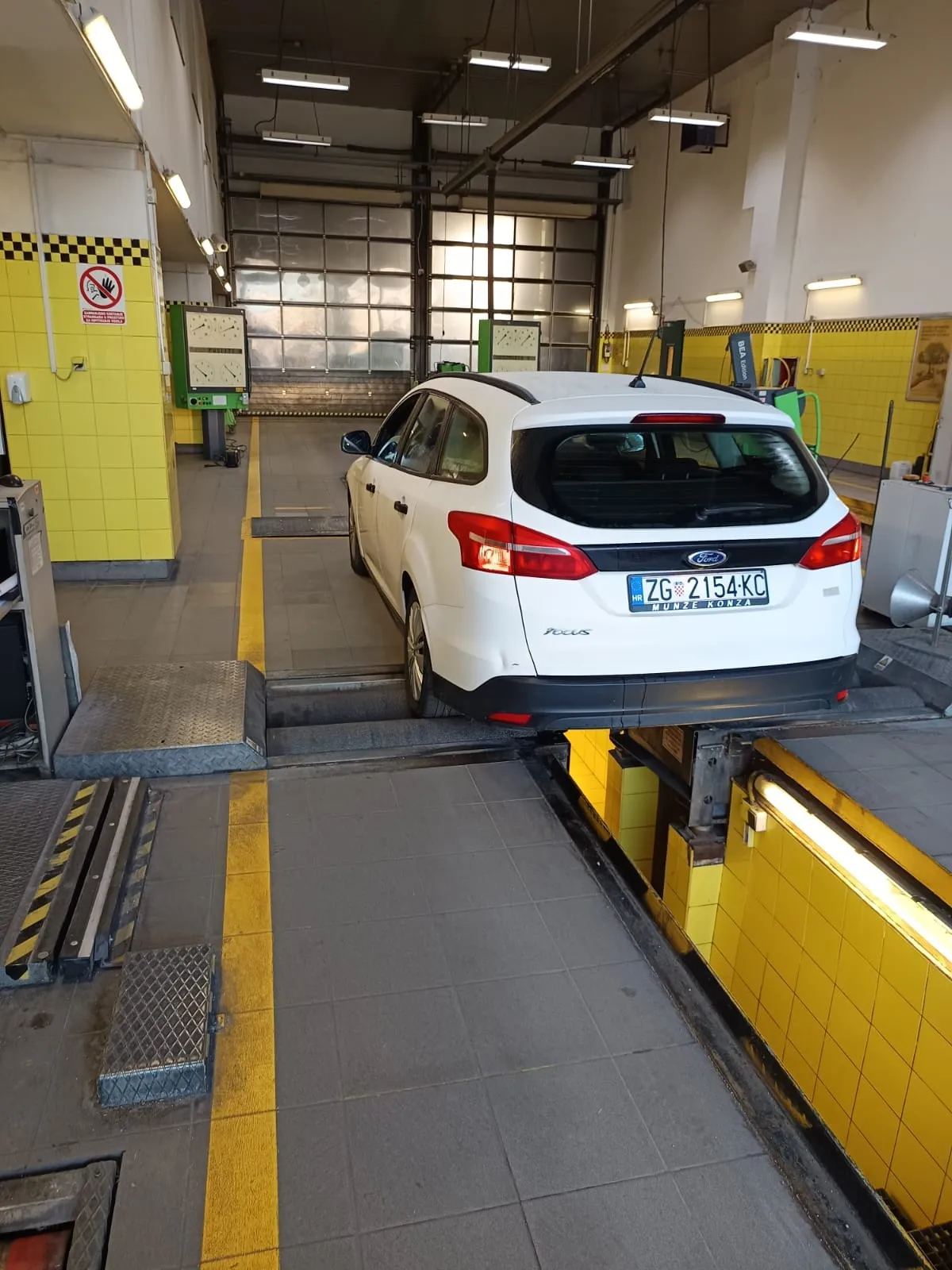 prodajem ford focus 1.5 tdci iz 2017 reg 3.2027, motor prezupčio - slika 3