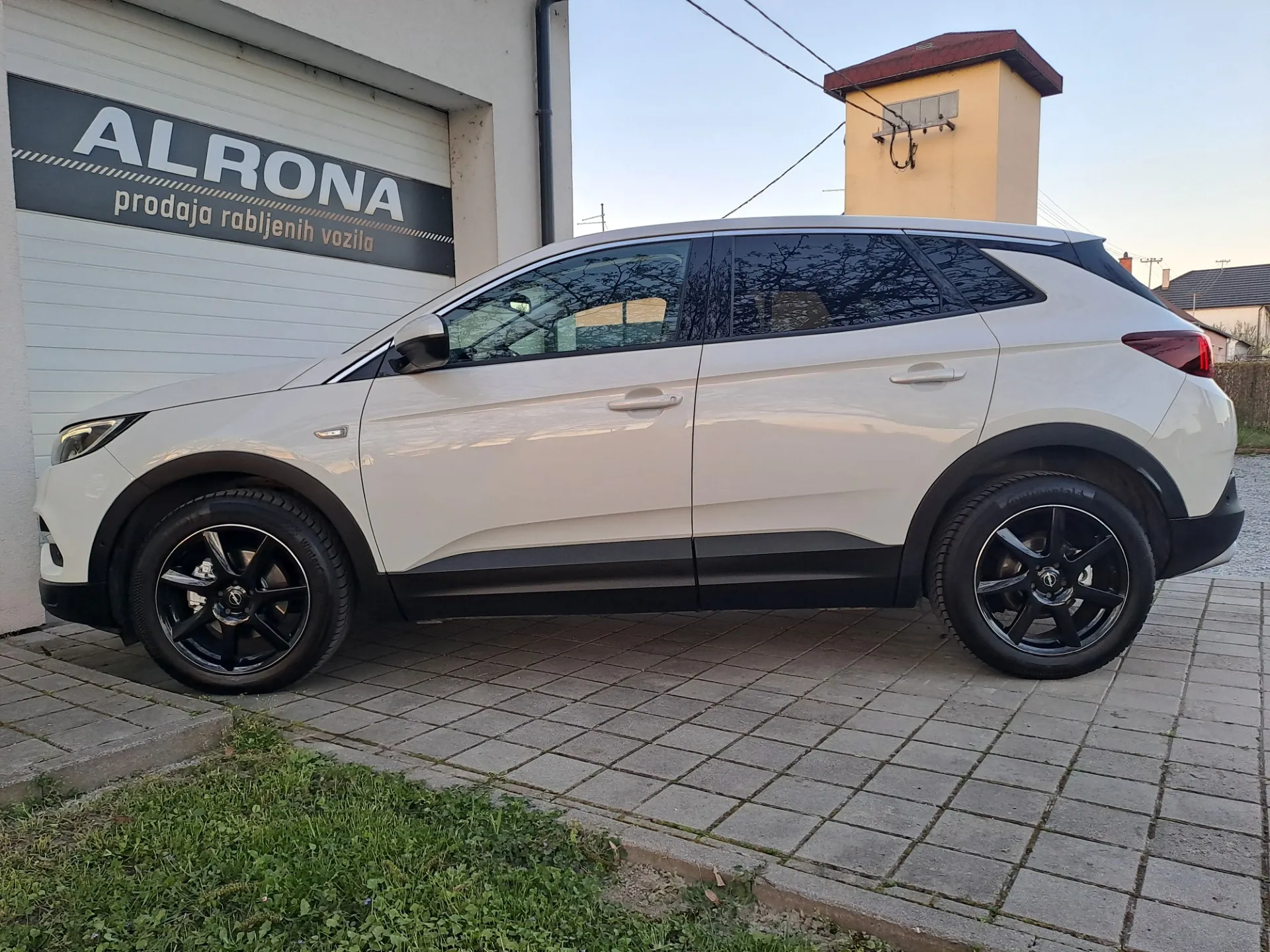 opel grandland 1.2 turbo*jamstvo*i.vlasnik,navi,led,novi zupčasti .. - slika 8