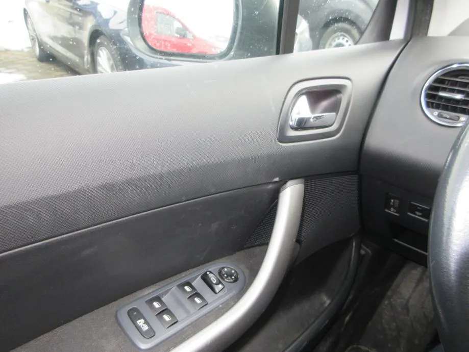 peugeot 308 1,6 e-hdi,111ks,novo registriran,nove zimske gume,klima,. - slika 11