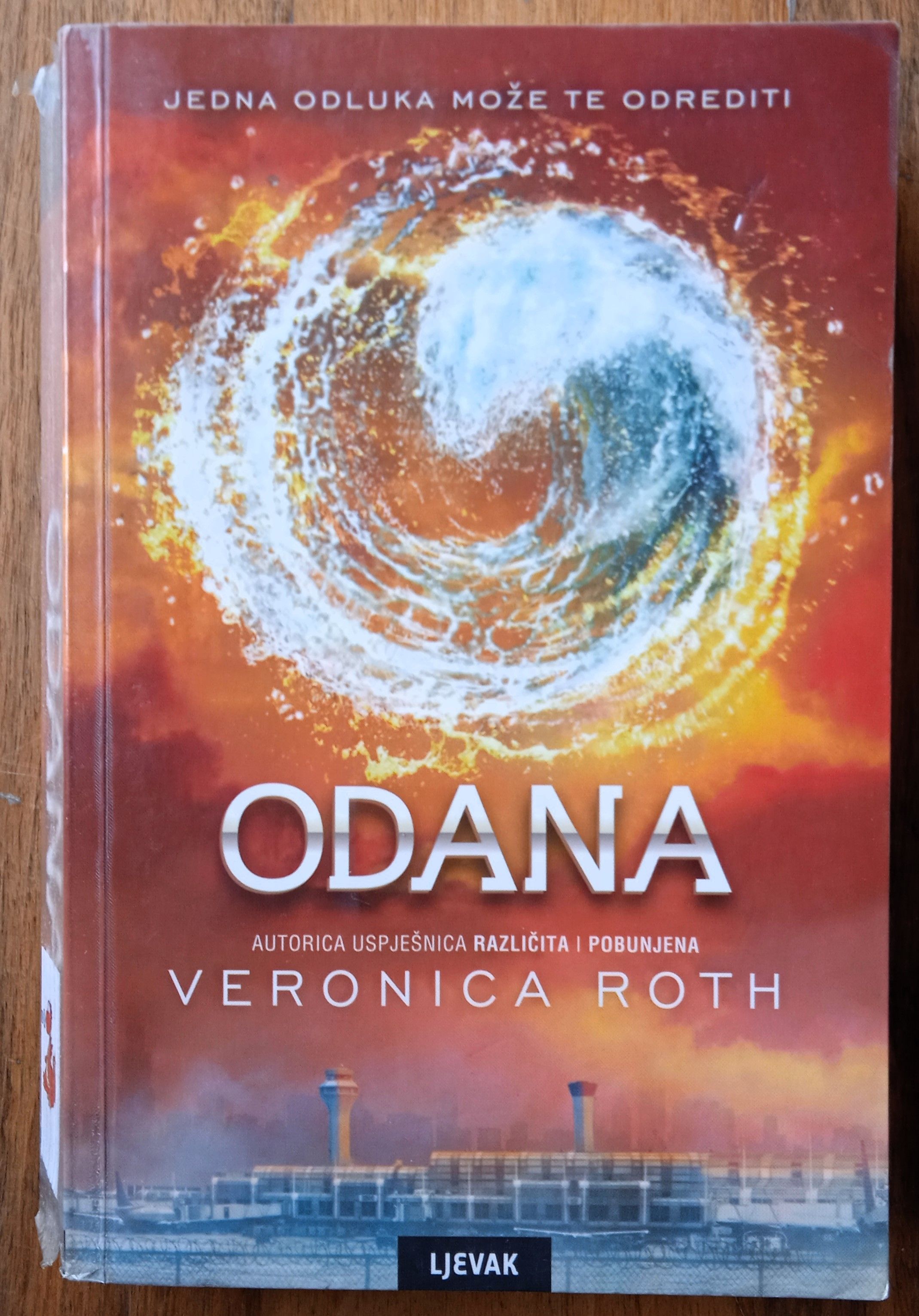 ODANA Veronica Roth - Sisak