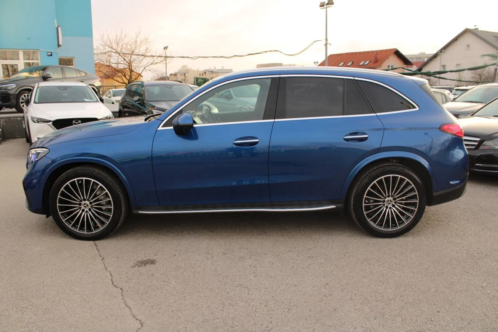 mercedes-benz glc 300d 4matic amg *digital light, navigacija, kamera* - slika 8