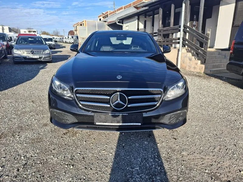 mercedes-benz e-klasa 300 d*245ks*climatronic*navigacija*park.kamera* - slika 2
