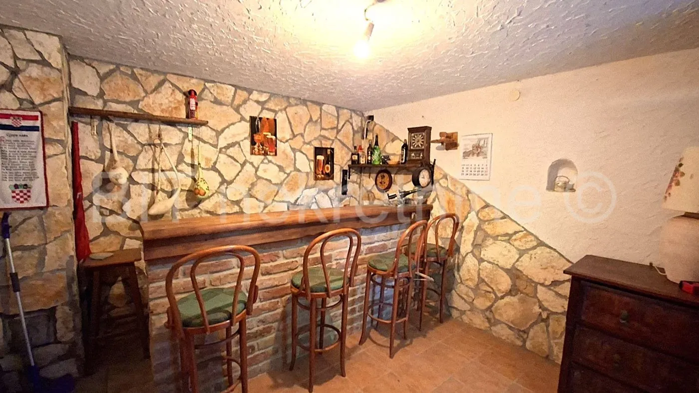 vikendica 60 m² + 2.250 m² okućnice | vinski podrum | 33.000 € - slika 16