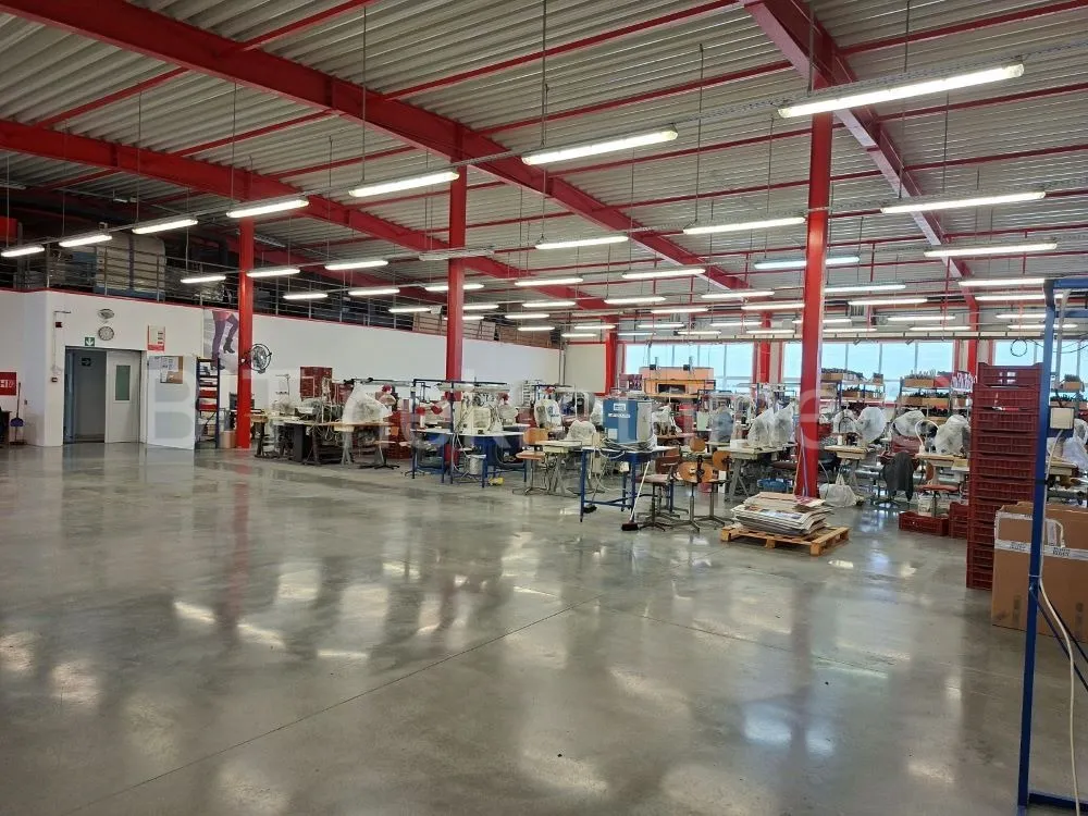 poslovni prostor prodaja centar 1500 m2 - slika 9