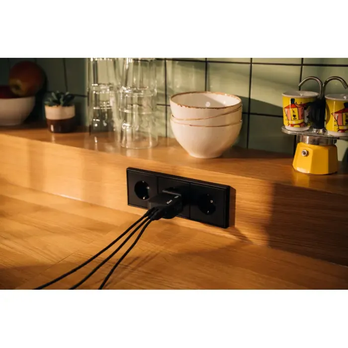verbatim mini gan zidni punjač 70w, pd, qc 3.0, 2x usb-c, 1xusb-a - slika 5
