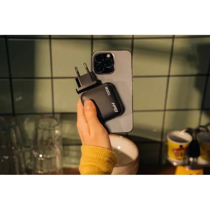 verbatim mini gan zidni punjač 100 w, pd, qc 3.0, 3xusb-c, 1 x usb-a - slika 5