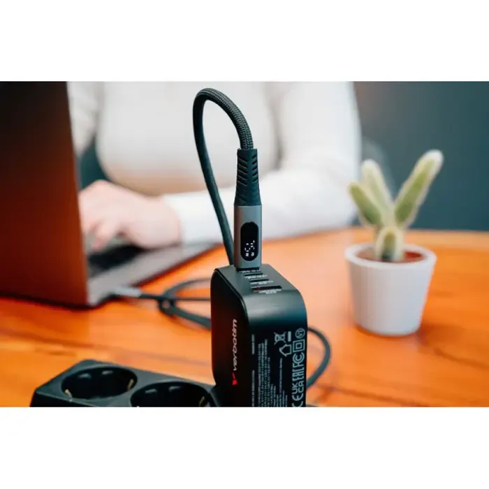 verbatim sync & charge kabel usb-c na usb-c 240w 40 gbps zaslon 120 cm - slika 5