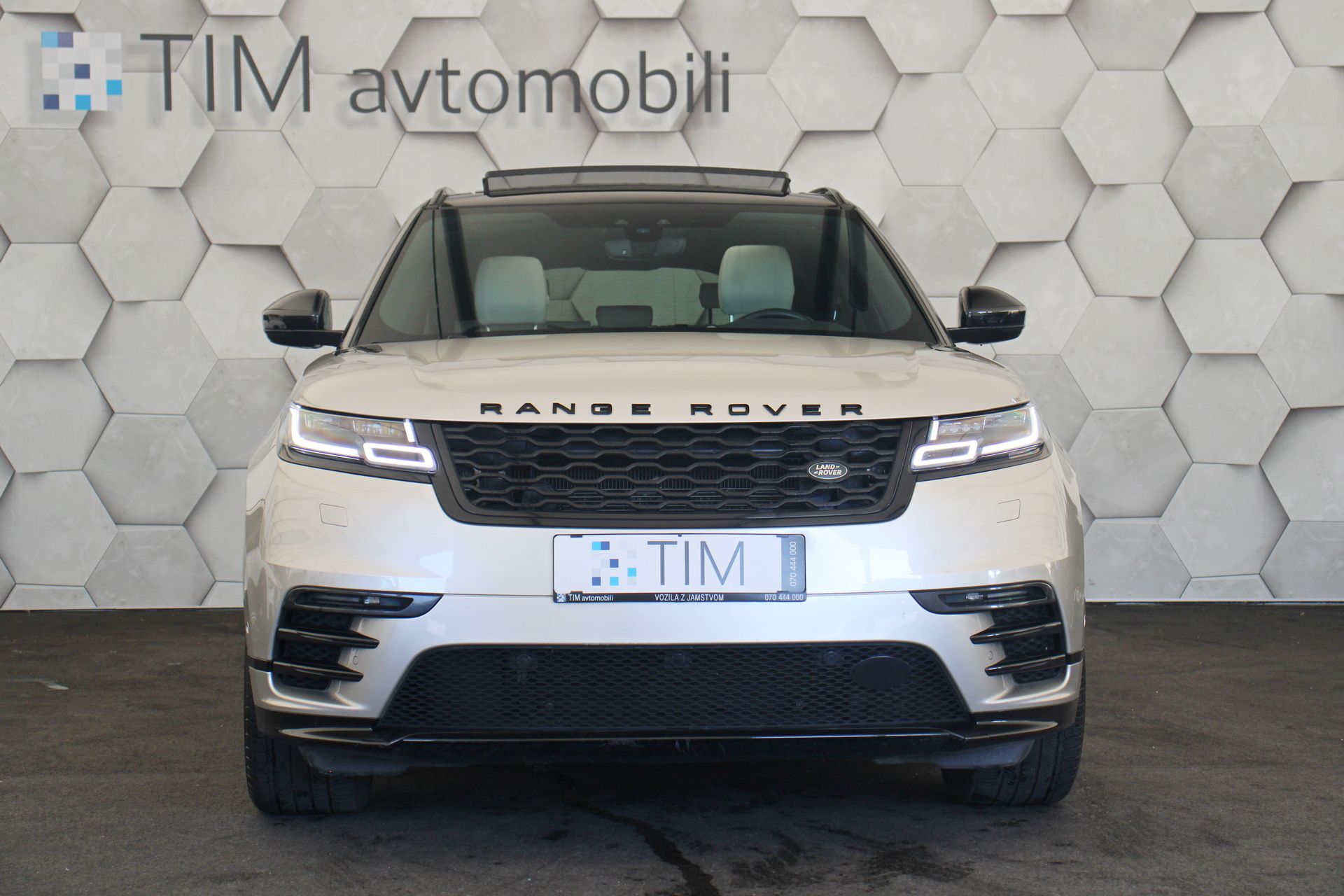land rover range rover velar r-dynamic se 3.0d 4wd a8 300km pano airma - slika 5