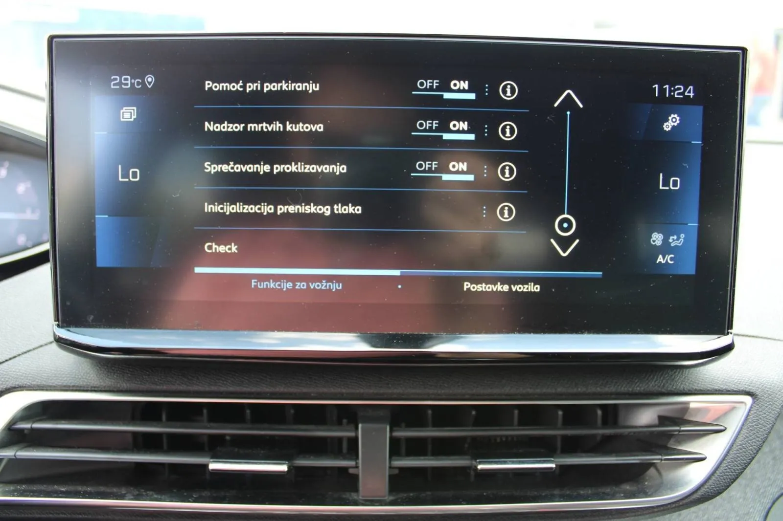 peugeot 3008 1.2 puretech allure *navigacija, led, kamera* - slika 25