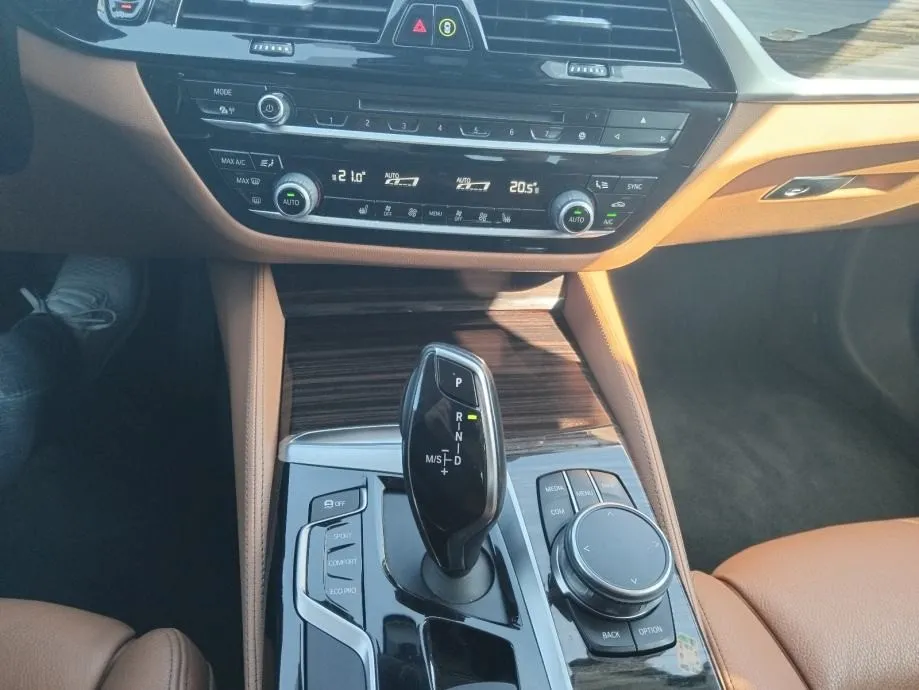bmw serija 5 520d,190ks,automatik,luxury,hr auto,full.toop - slika 18