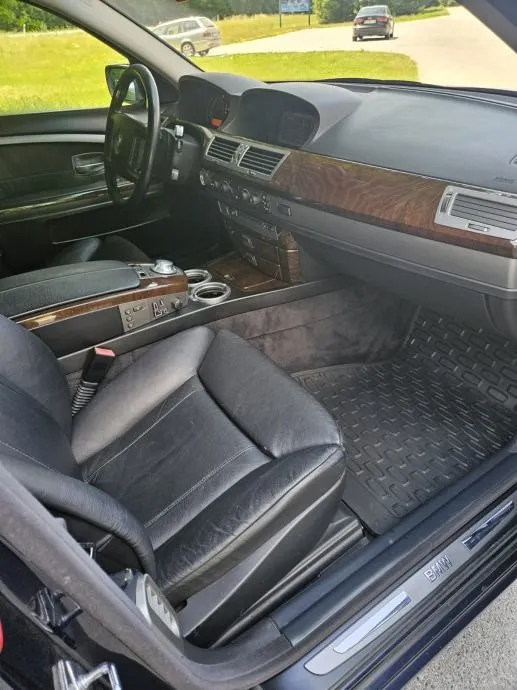 bmw serija 7 745i automatik - slika 12