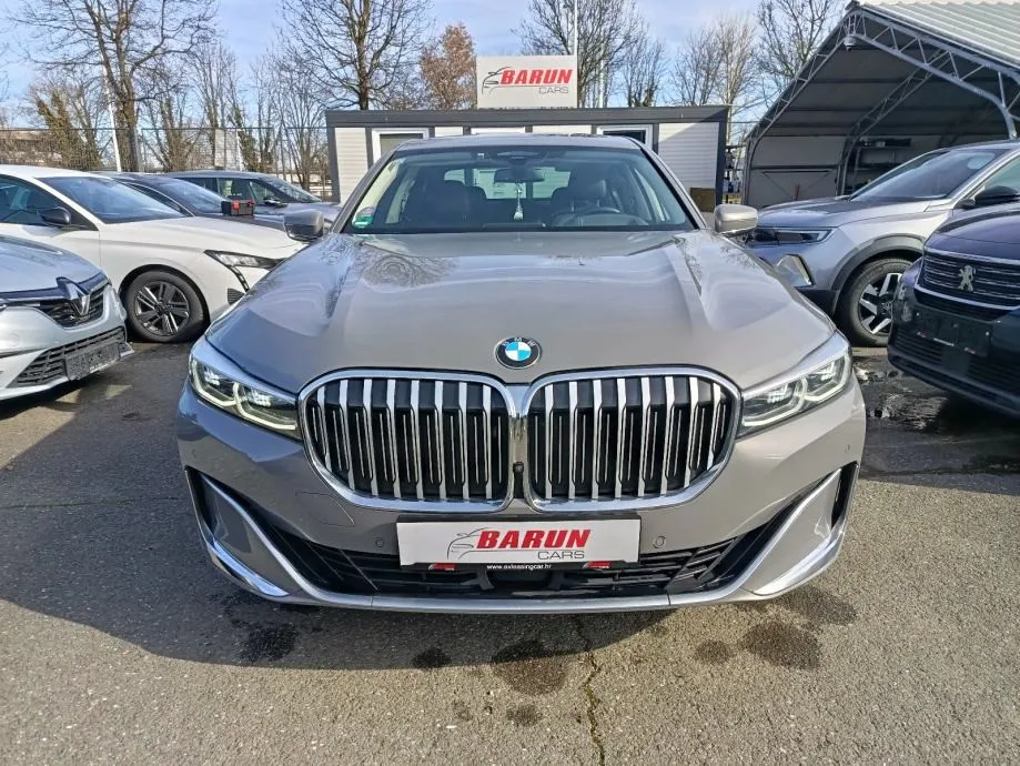 bmw serija 7 745le x drive. samo 39000km - slika 2