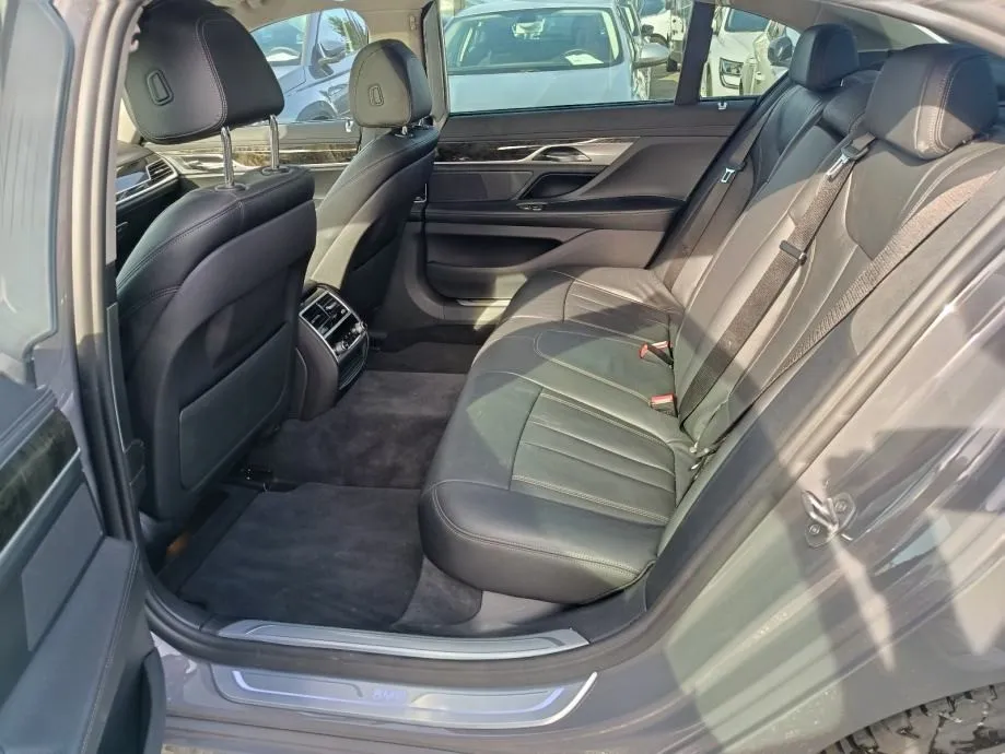 bmw serija 7 745le x drive. samo 39000km - slika 8