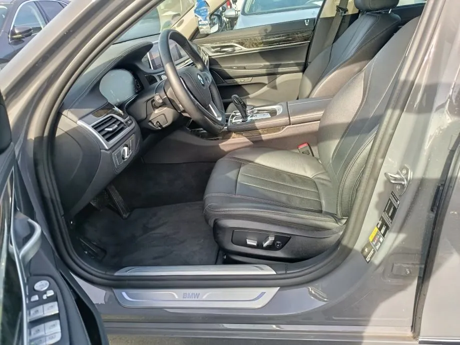bmw serija 7 745le x drive. samo 39000km - slika 9