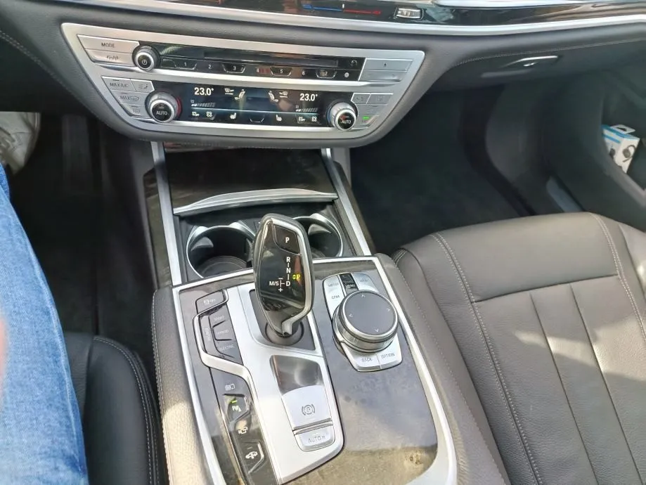 bmw serija 7 745le x drive. samo 39000km - slika 12