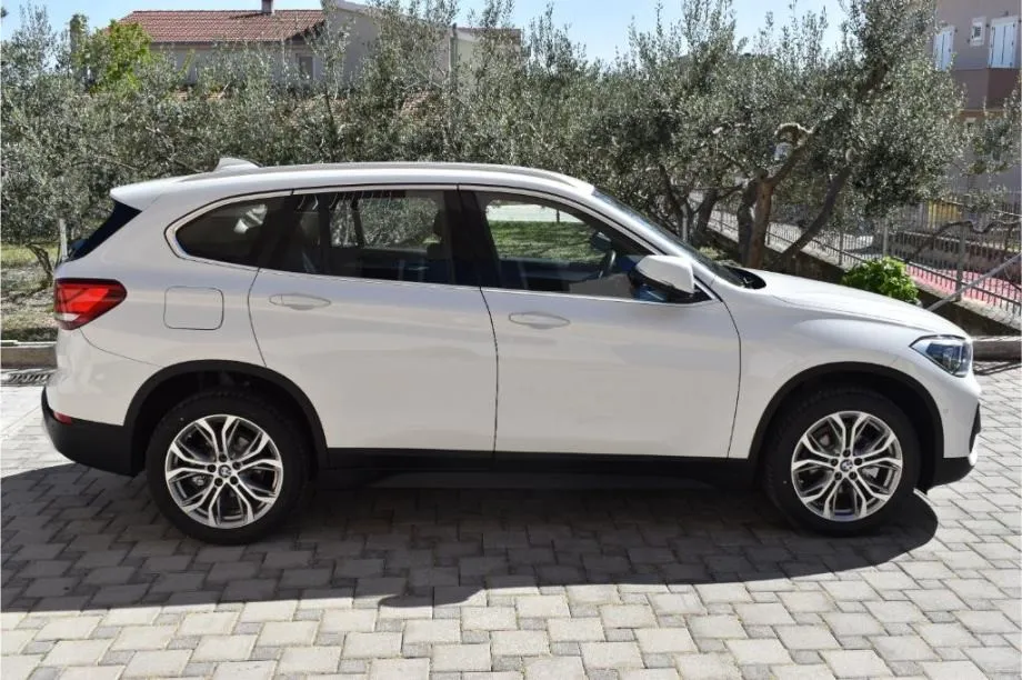 bmw x1 sdrive 16d design -full led -facelift - slika 5