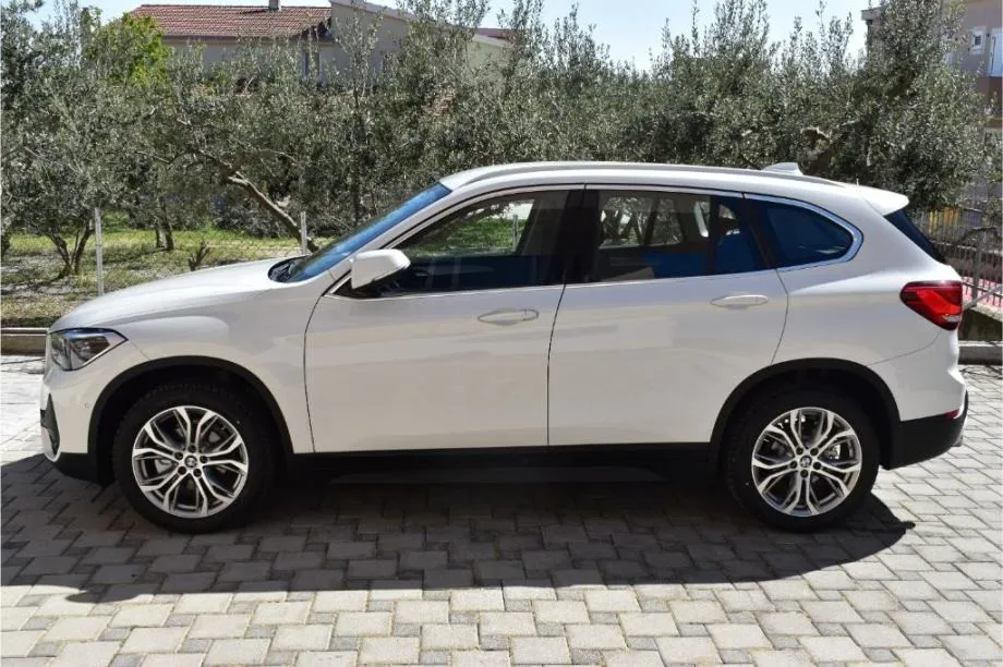 bmw x1 sdrive 16d design -full led -facelift - slika 4