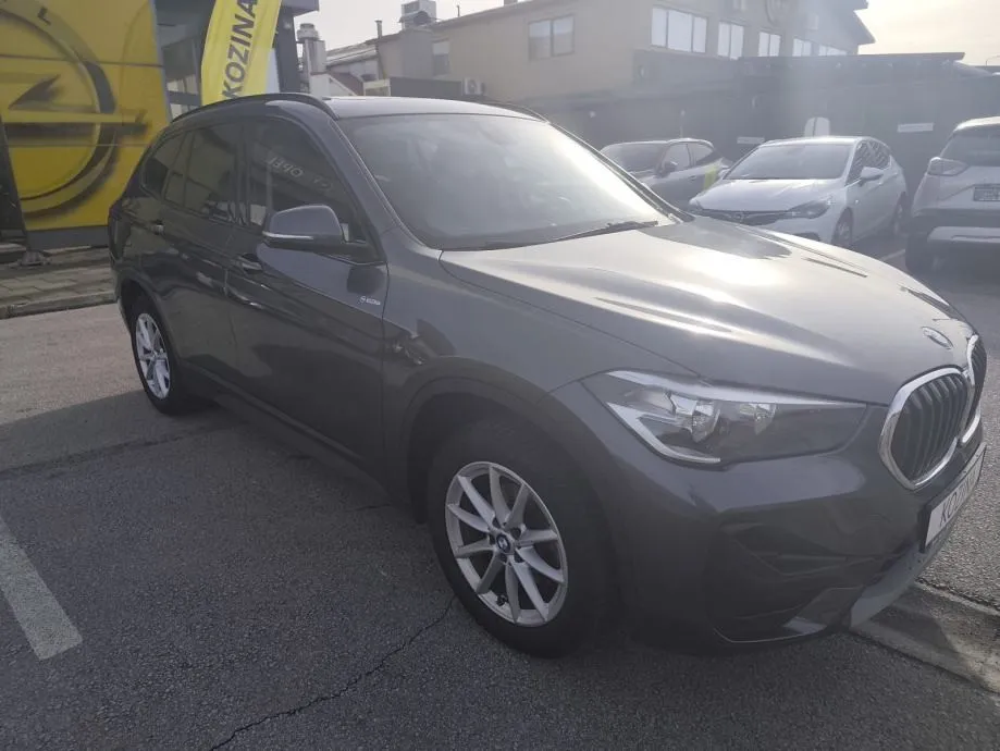 bmw x1 sdrive advantage; navi/panoramski krov - slika 3