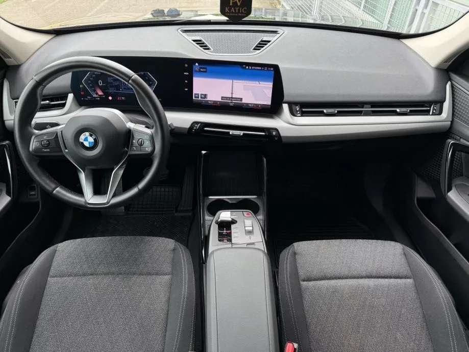 bmw x1 sdrive18d automatik °velika navi°kamera°leasing bez učešća° - slika 12
