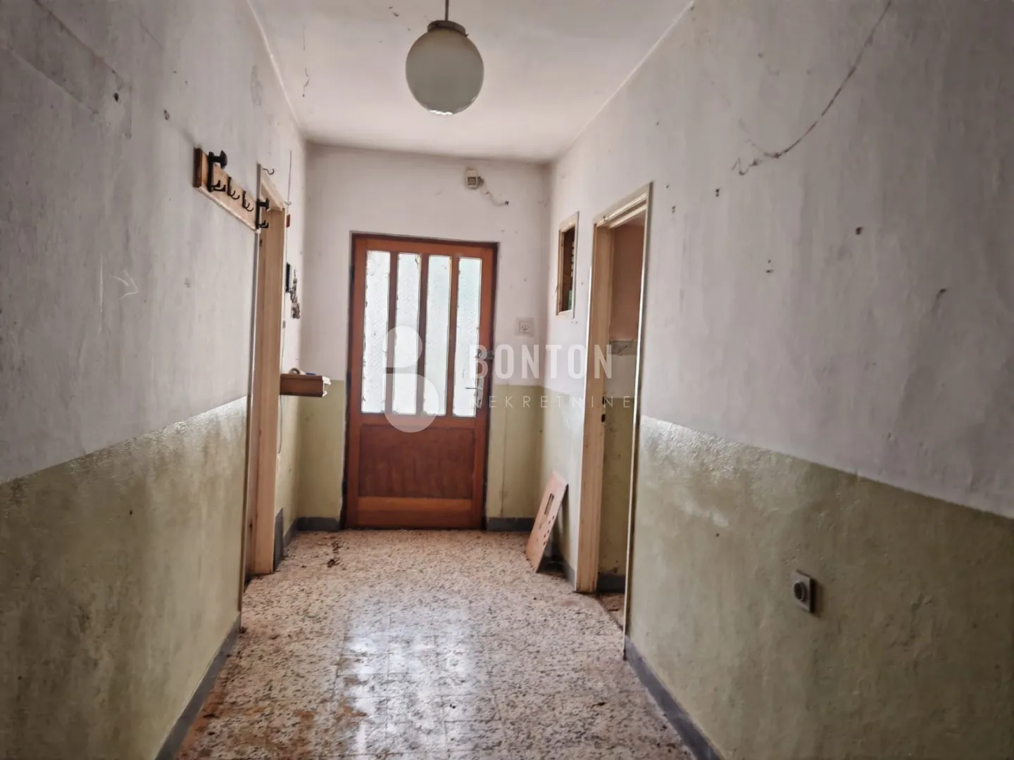 sikovo-stan za renovaciju-prilika etažirano - slika 18