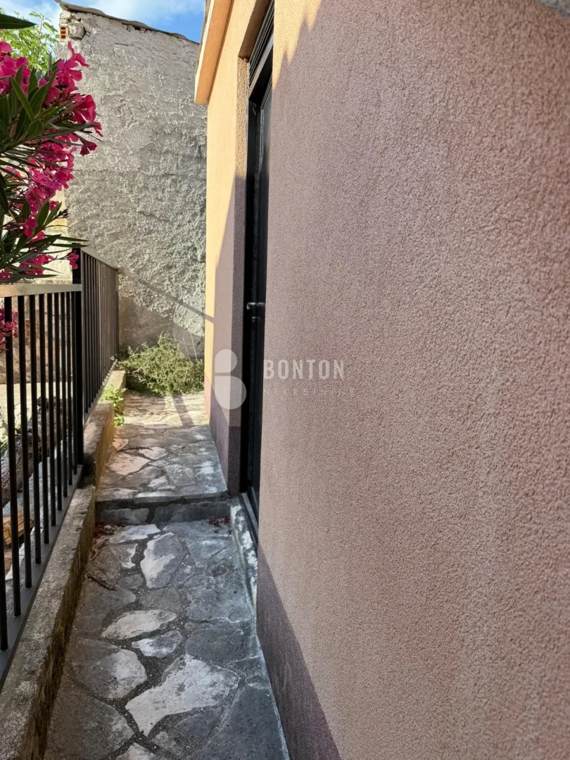 maslinica- šarmatna kuća s dva apartmana - slika 26