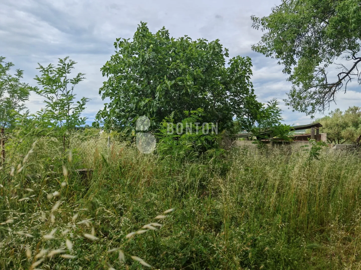 sikovo-stan za renovaciju-prilika etažirano - slika 23