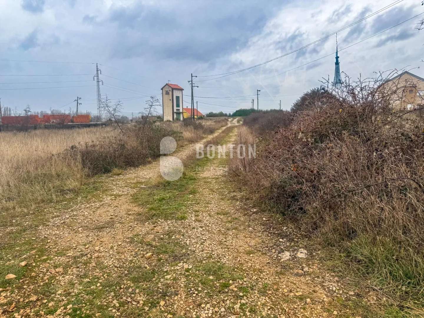 KAKMA- GRAĐEVINSKO ZEMLJIŠTE 1134m2 - Kakma, Polača