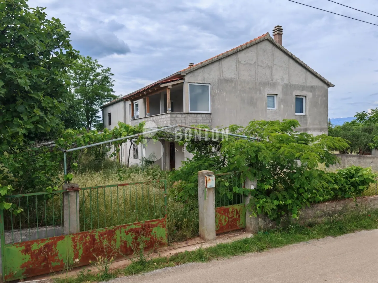 sikovo-stan za renovaciju-prilika etažirano - slika 4