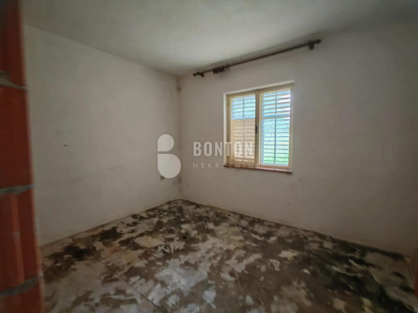 sikovo-stan za renovaciju-prilika etažirano - slika 29