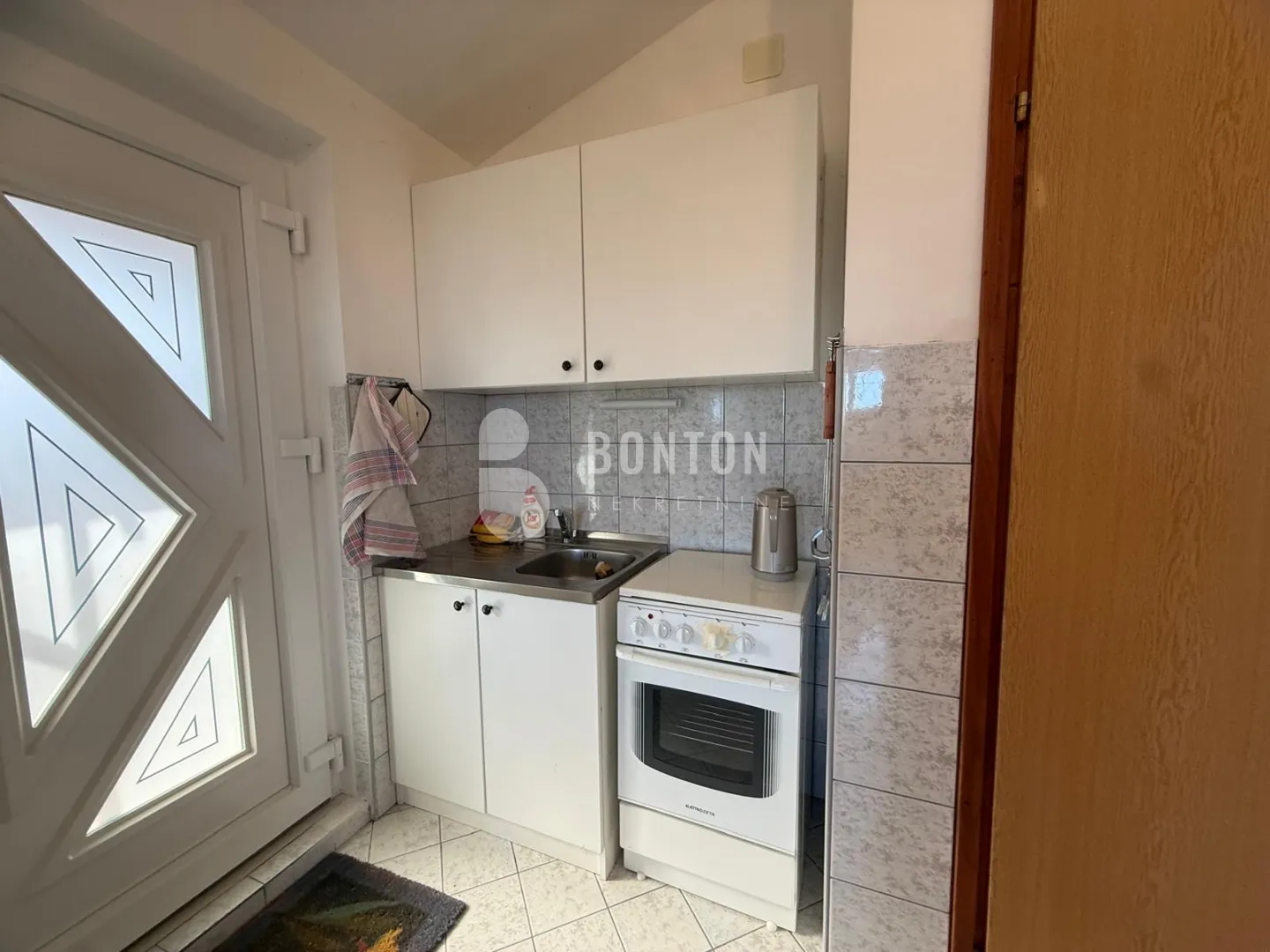 maslinica- šarmatna kuća s dva apartmana - slika 7