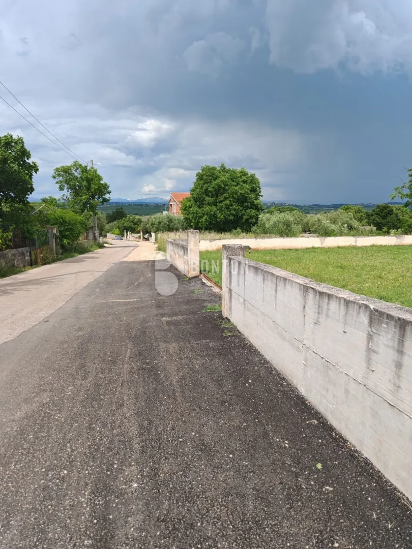 sikovo-stan za renovaciju-prilika etažirano - slika 22