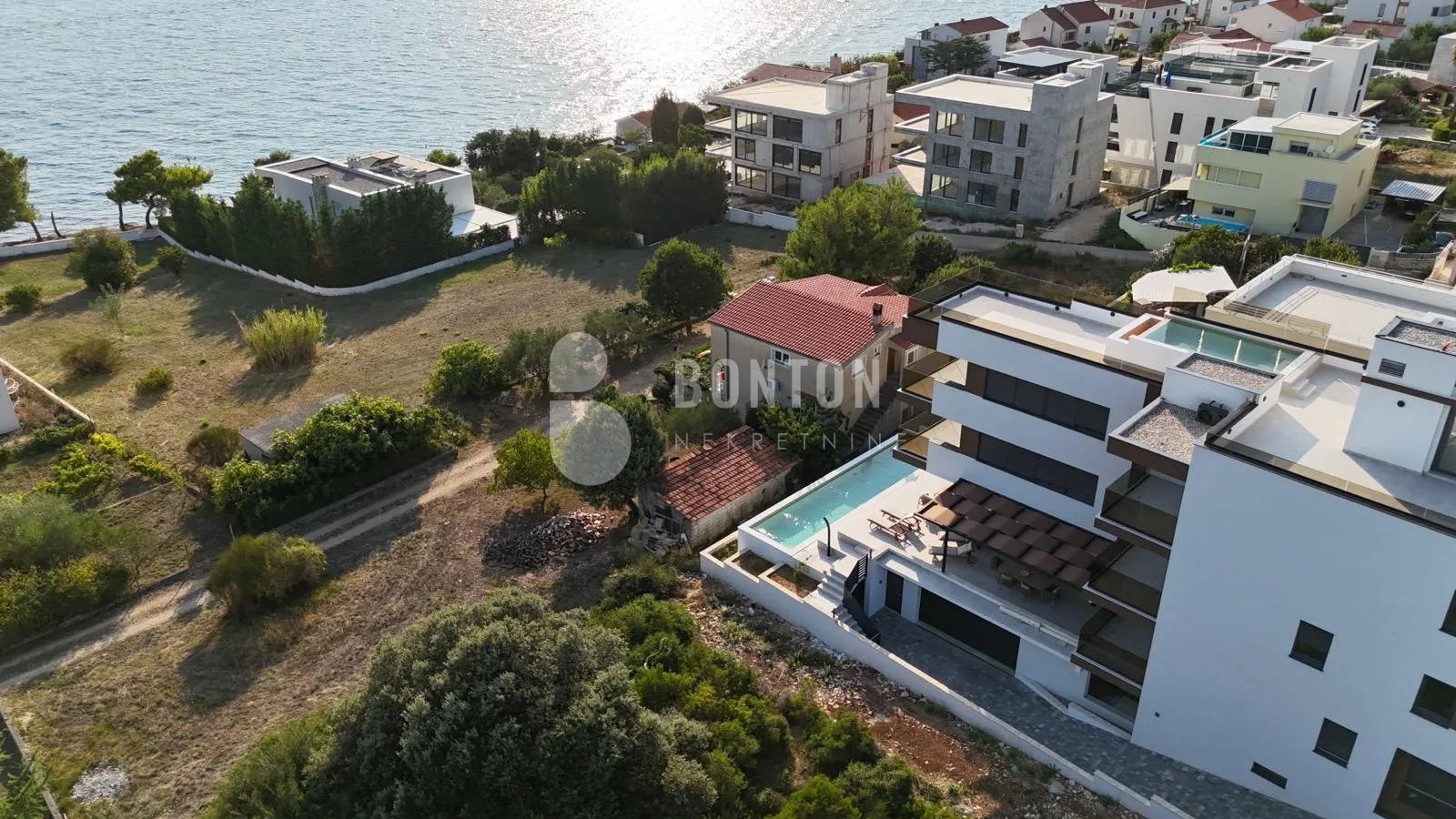 kožino-trosobni luxsuzni stan 1 kat-pogled na more - slika 49