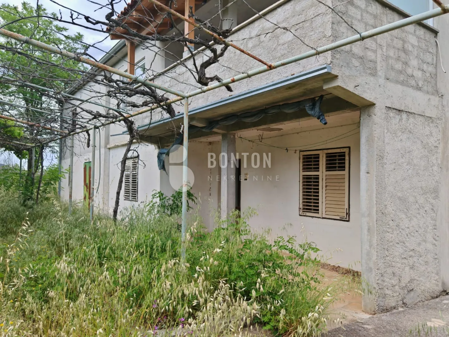 sikovo-stan za renovaciju-prilika etažirano - slika 13