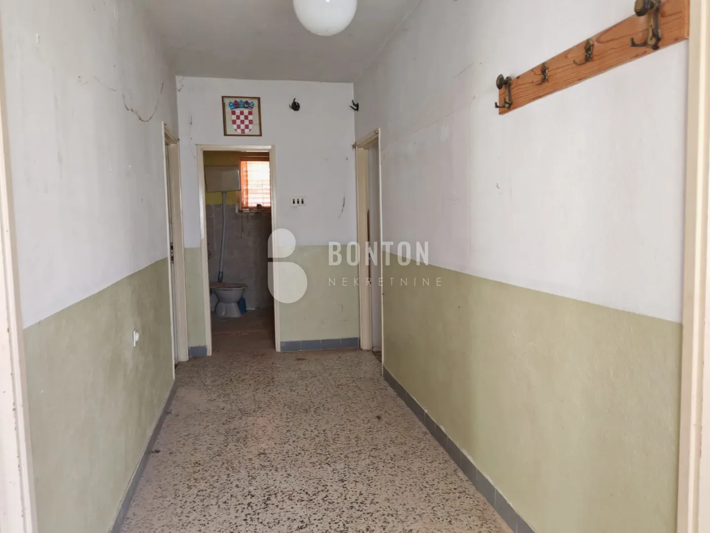 sikovo-stan za renovaciju-prilika etažirano - slika 21