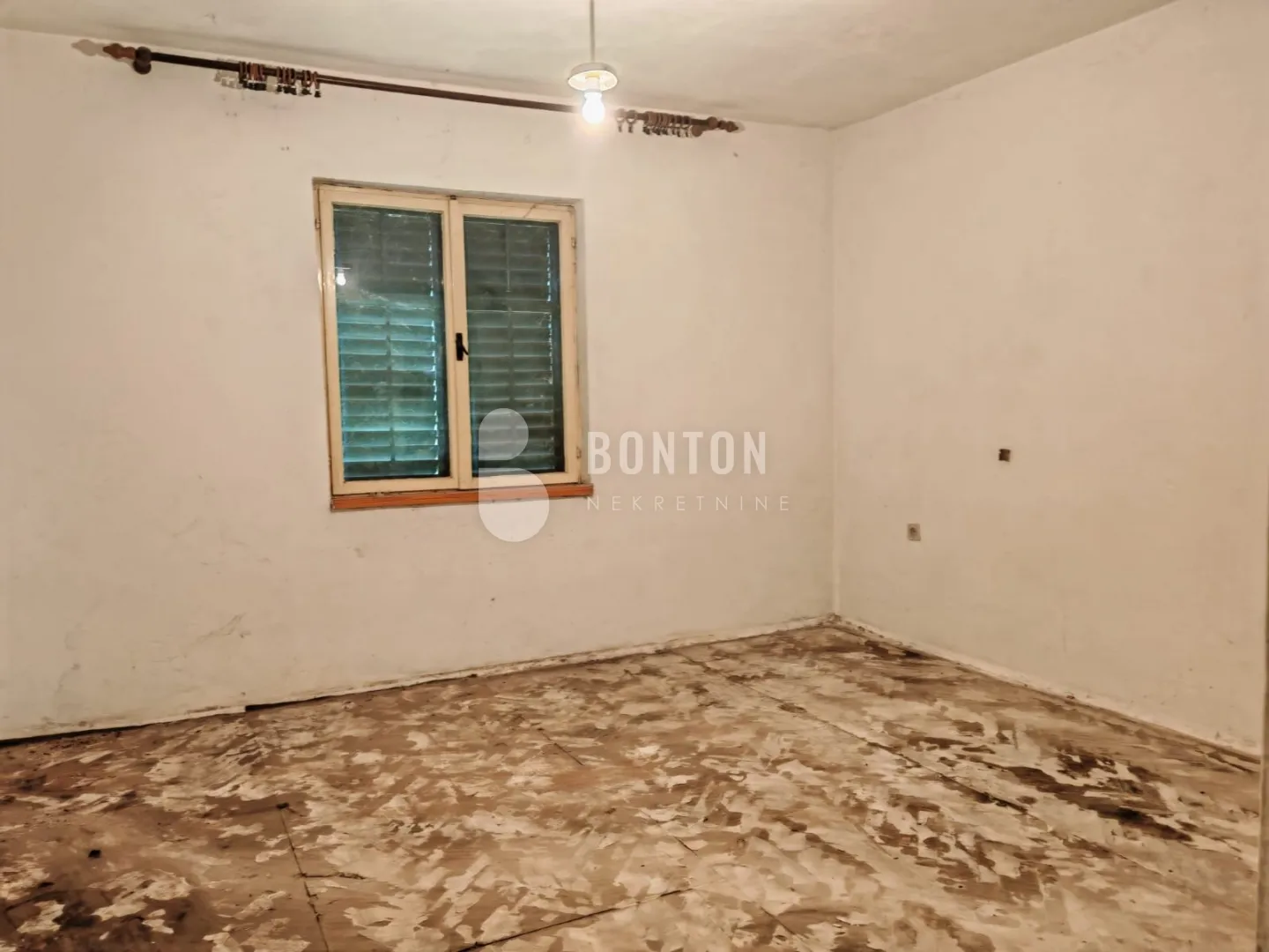 sikovo-stan za renovaciju-prilika etažirano - slika 28