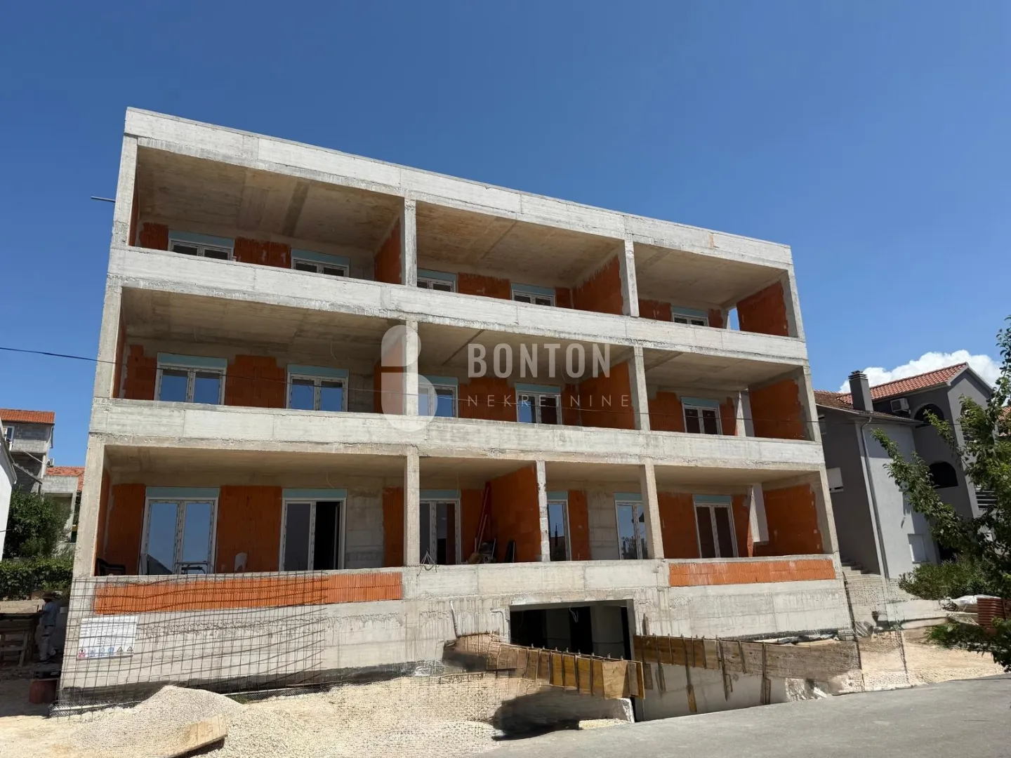 stan s6_-crvene kuće-panoramski pogled-mirna lokacija - slika 2