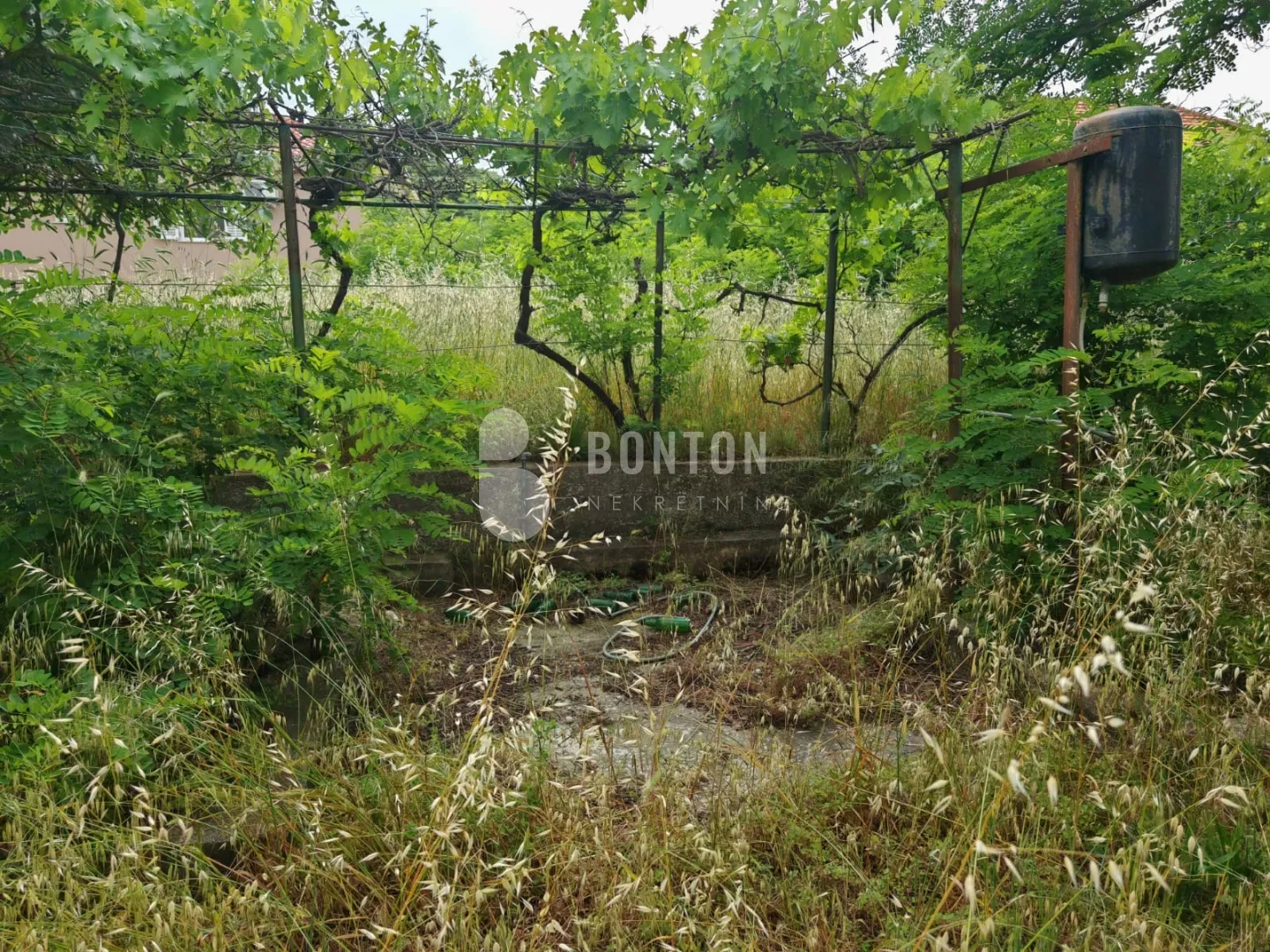 sikovo-stan za renovaciju-prilika etažirano - slika 26