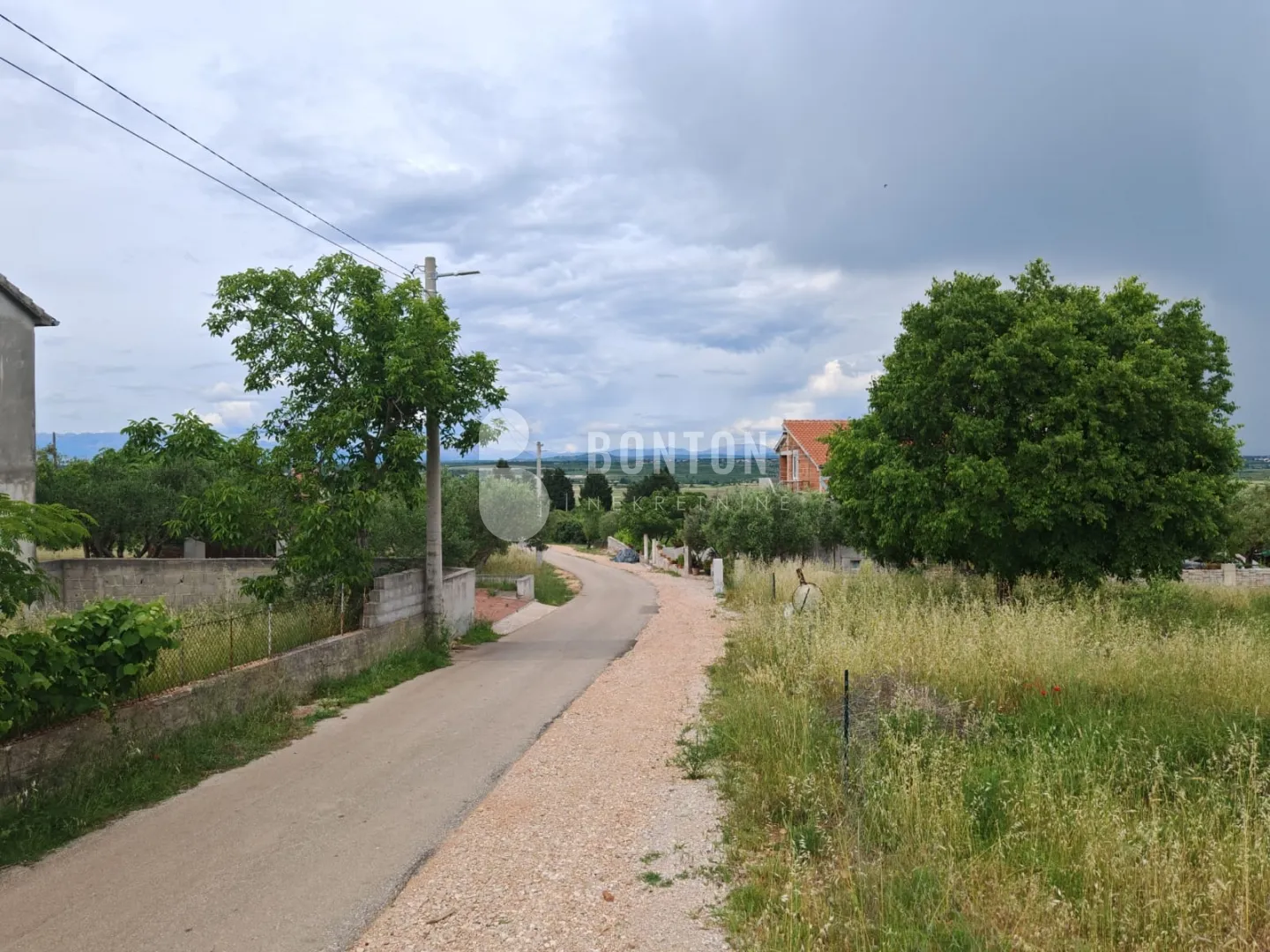 sikovo-stan za renovaciju-prilika etažirano - slika 27