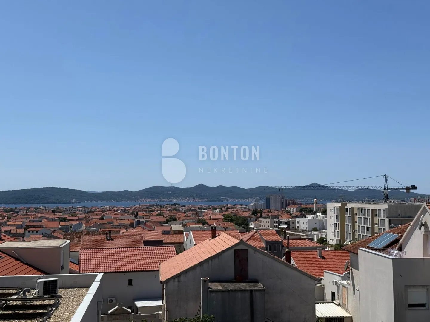 stan s6_-crvene kuće-panoramski pogled-mirna lokacija - slika 6